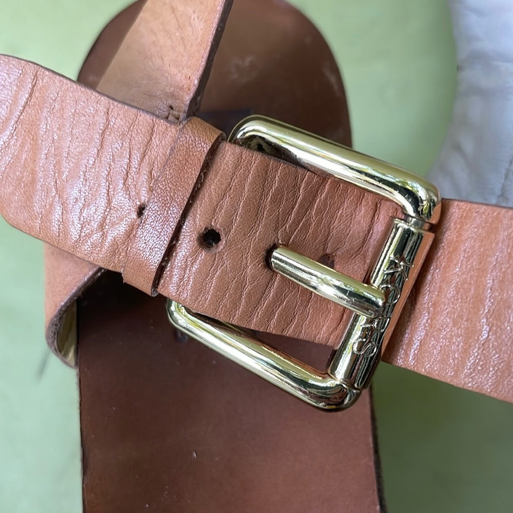 Vintage caramel color/gold Kors Michael Kors leather wedges - Picture 5 of 11